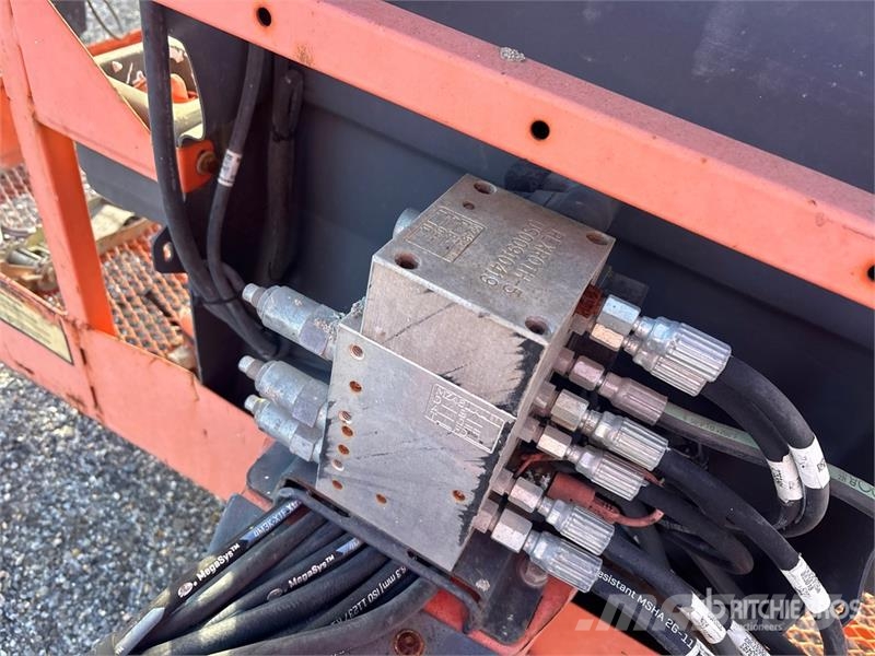 JLG M600JP 4WD Hybrid Articulating Boom Lift (Inoperab Articulated boom lifts