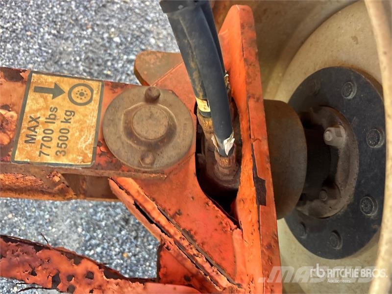 JLG M600JP 4WD Hybrid Articulating Boom Lift (Inoperab 曲臂高空作業車