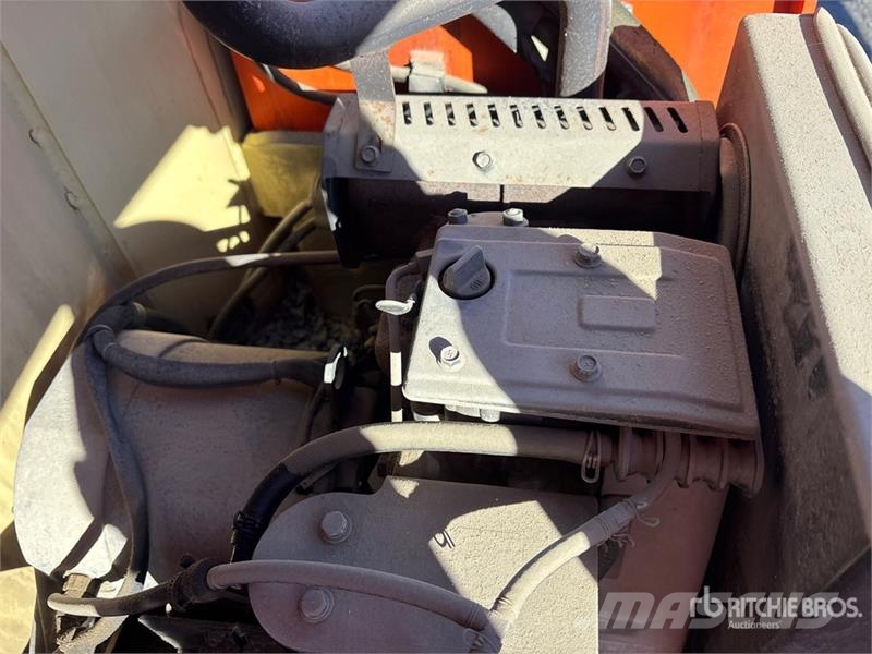 JLG M600JP 4WD Hybrid Articulating Boom Lift (Inoperab Articulated boom lifts