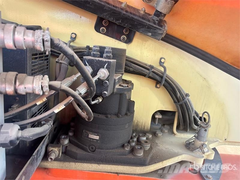 JLG M600JP 4WD Hybrid Articulating Boom Lift (Inoperab Articulated boom lifts