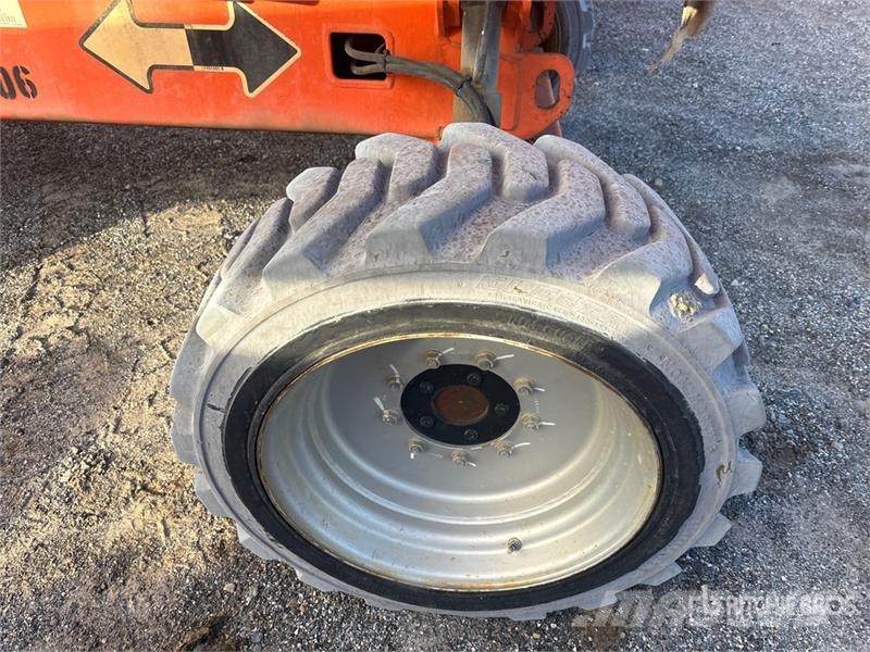JLG M600JP 4WD Hybrid Articulating Boom Lift (Inoperab Articulated boom lifts