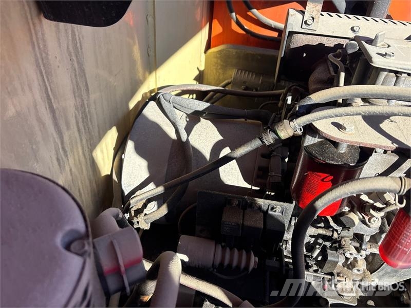 JLG M600JP 4WD Hybrid Articulating Boom Lift (Inoperab Articulated boom lifts