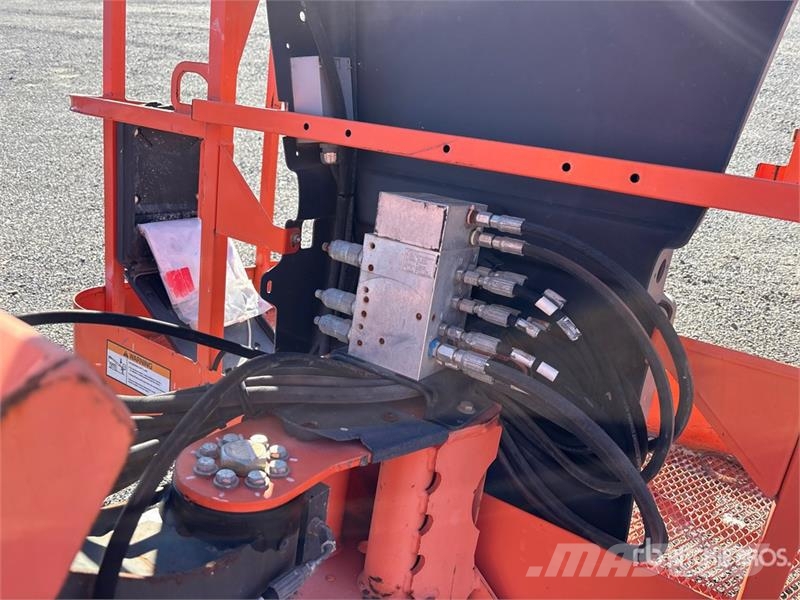 JLG M600JP 4WD Hybrid Articulating Boom Lift (Inoperab Articulated boom lifts