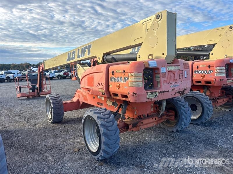 JLG M600JP 4WD Hybrid Articulating Boom Lift (Inoperab Articulated boom lifts