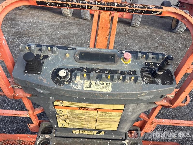 JLG M600JP 4WD Hybrid Articulating Boom Lift (Inoperab Articulated boom lifts
