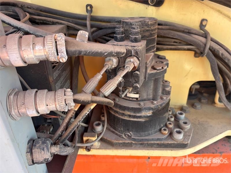 JLG M600JP 4WD Hybrid Articulating Boom Lift (Inoperab 曲臂高空作業車