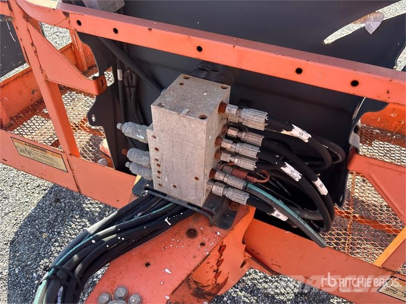 JLG M600JP 4WD Hybrid Articulating Boom Lift (Inoperab 曲臂高空作業車