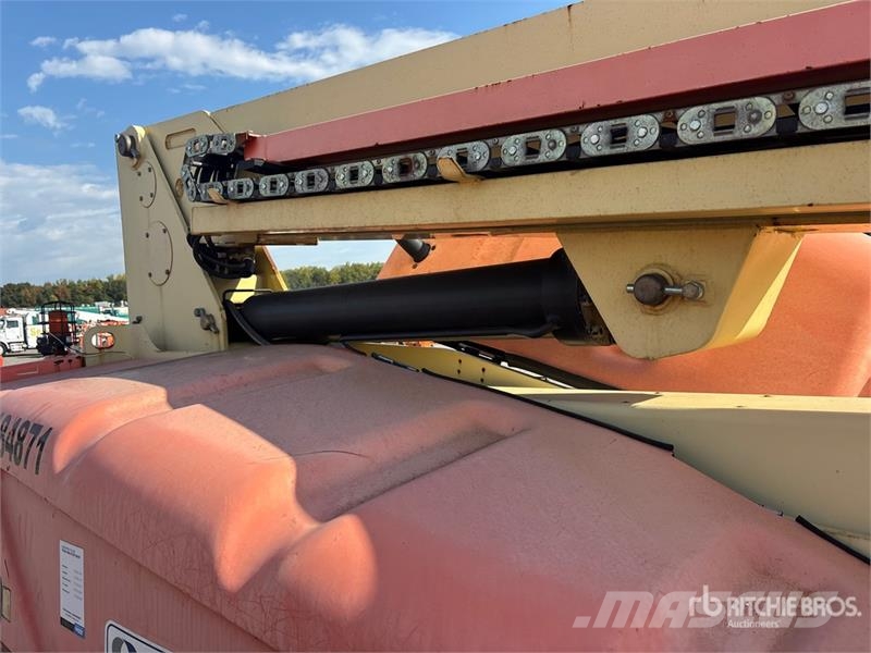 JLG M600JP 4WD Hybrid Articulating Boom Lift (Inoperab 曲臂高空作業車