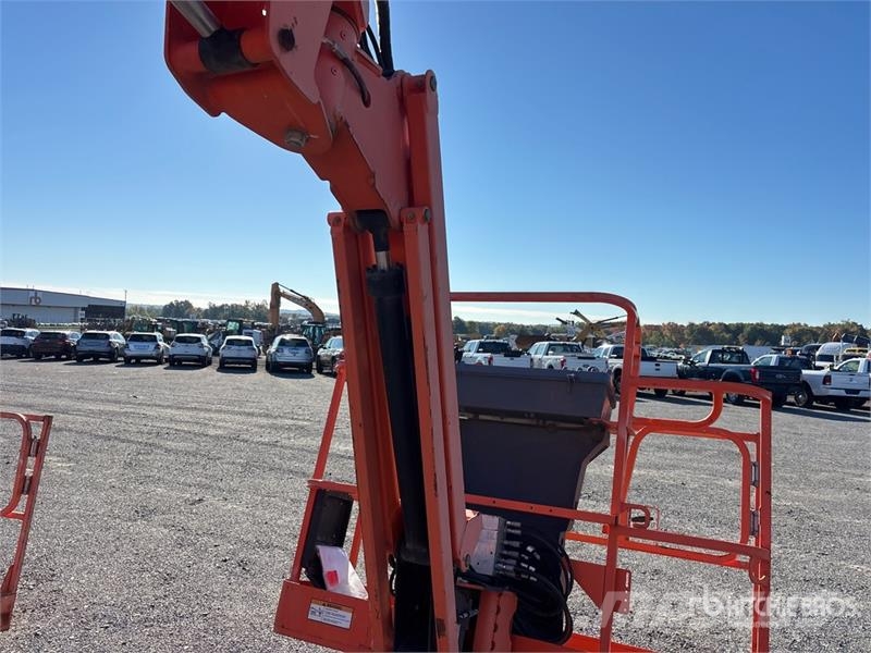 JLG M600JP 4WD Hybrid Articulating Boom Lift (Inoperab Articulated boom lifts