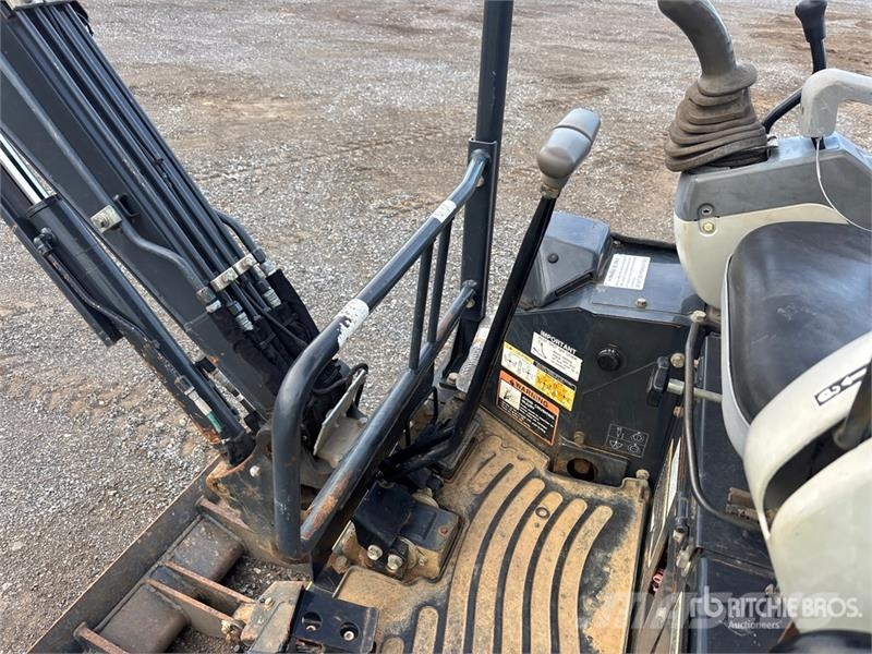 John Deere 17G Mini rýpadla < 7t