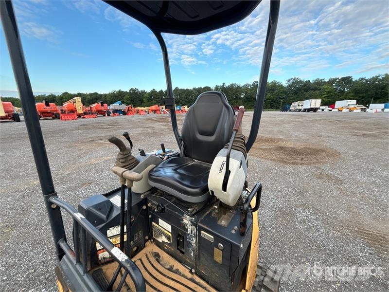 John Deere 17G Mini rýpadla < 7t