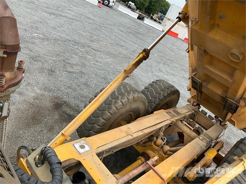 John Deere 300D Kĺbové nákladné autá
