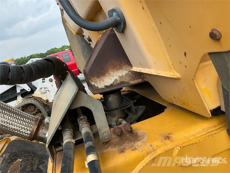 John Deere 300D Kĺbové nákladné autá