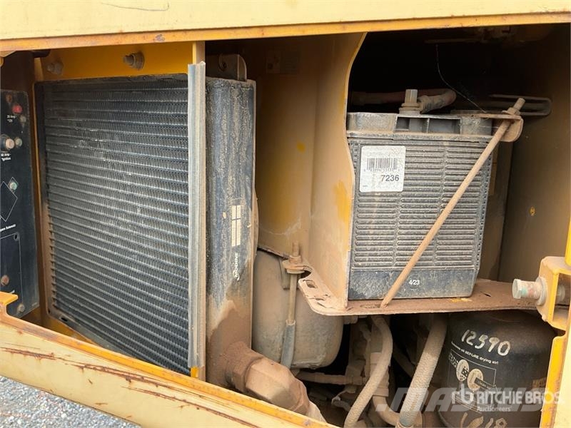 John Deere 300D Kĺbové nákladné autá