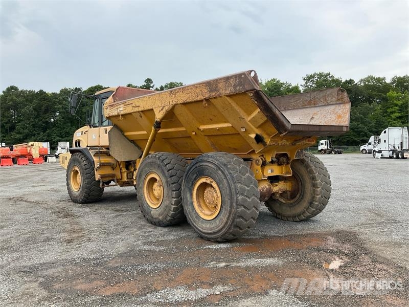 John Deere 300D Kĺbové nákladné autá