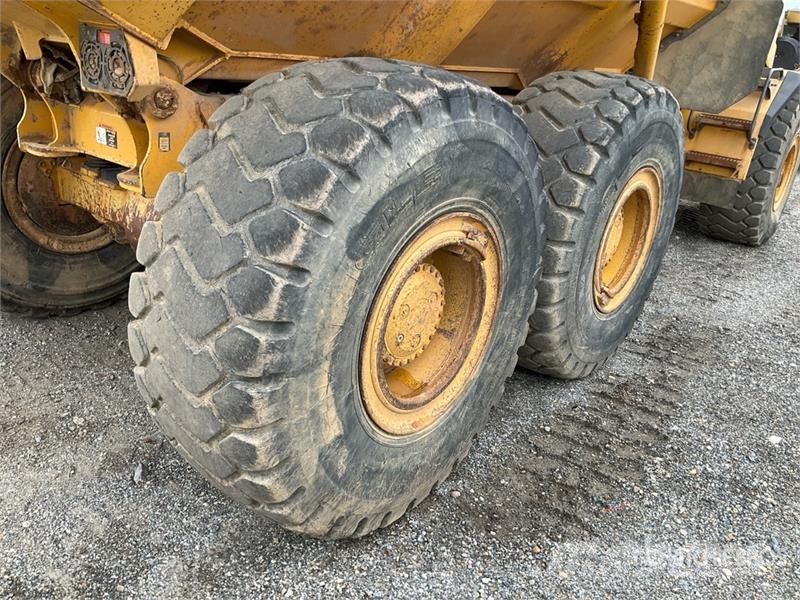 John Deere 300D Kĺbové nákladné autá