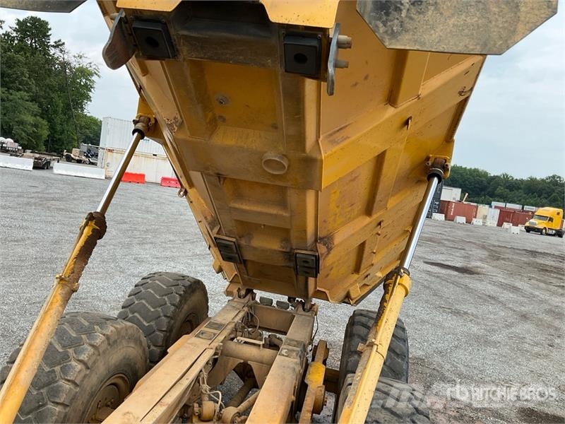 John Deere 300D Kĺbové nákladné autá