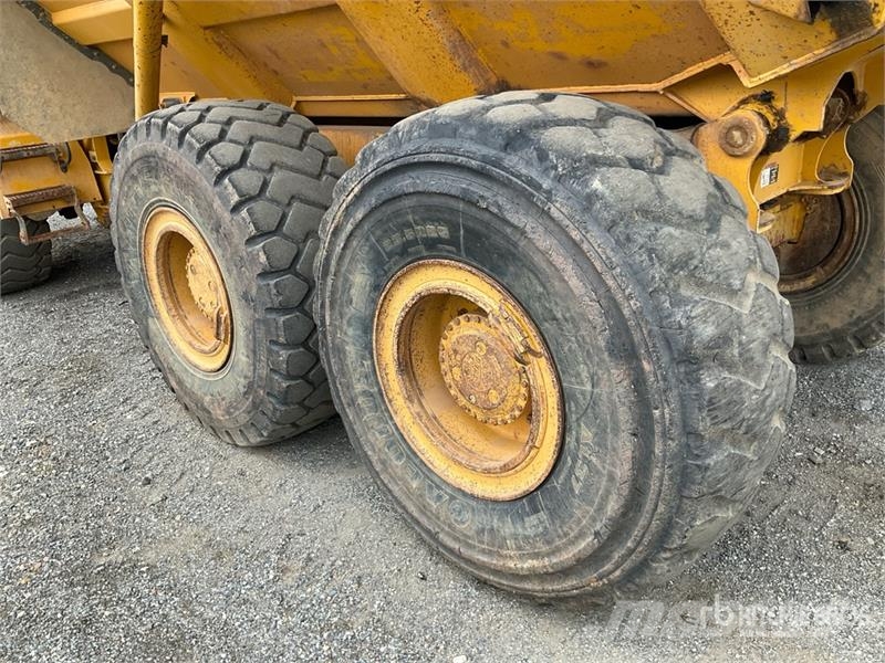 John Deere 300D Kĺbové nákladné autá