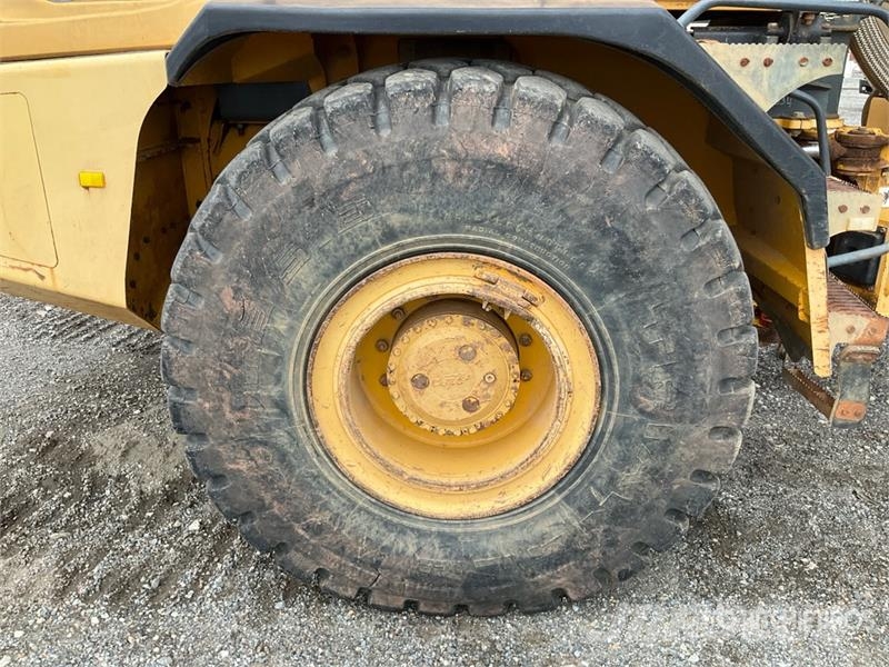 John Deere 300D Kĺbové nákladné autá