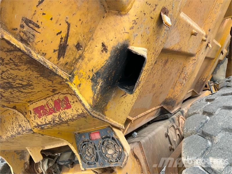 John Deere 300D Kĺbové nákladné autá