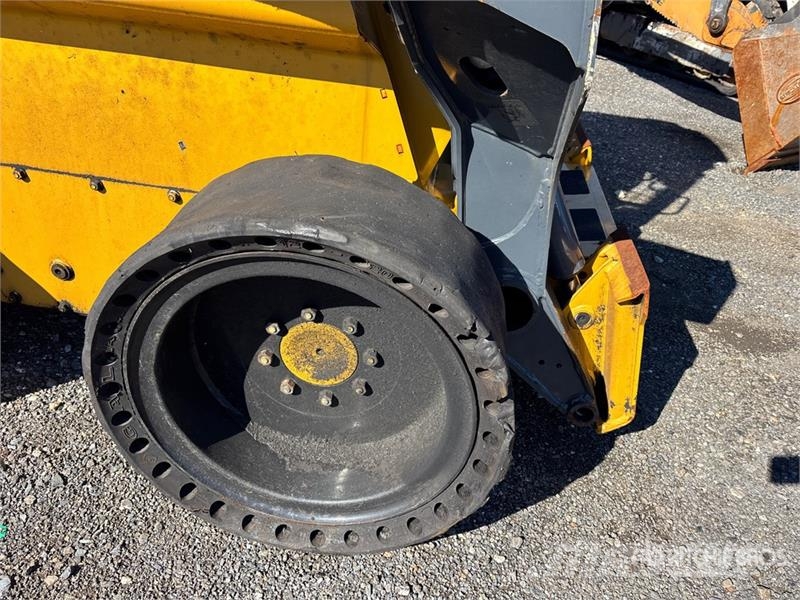 John Deere 330G Two-Speed Skid Steer Loader (Inoperable) Minicargadoras