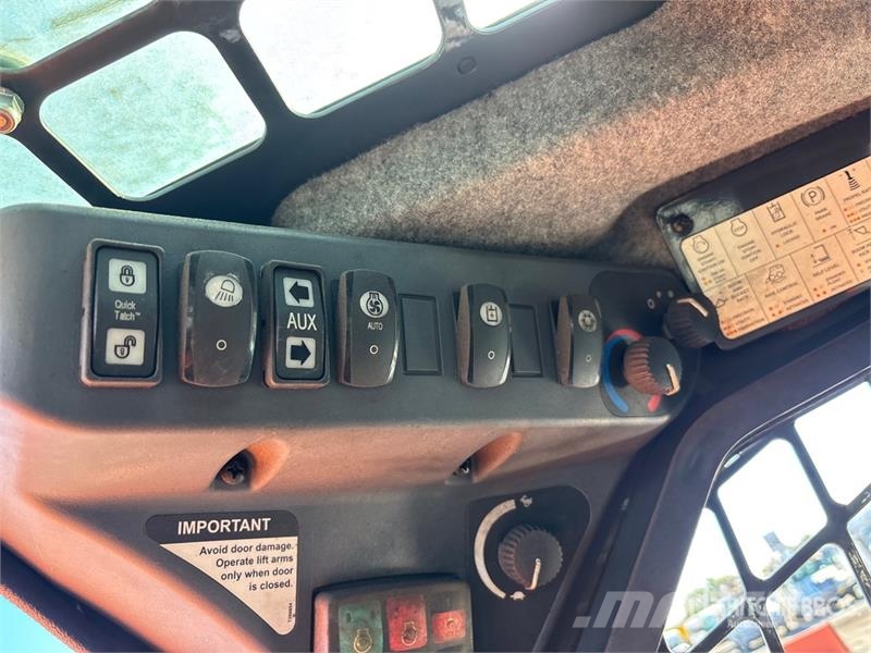 John Deere 330G Two-Speed Skid Steer Loader (Inoperable) Minicargadoras