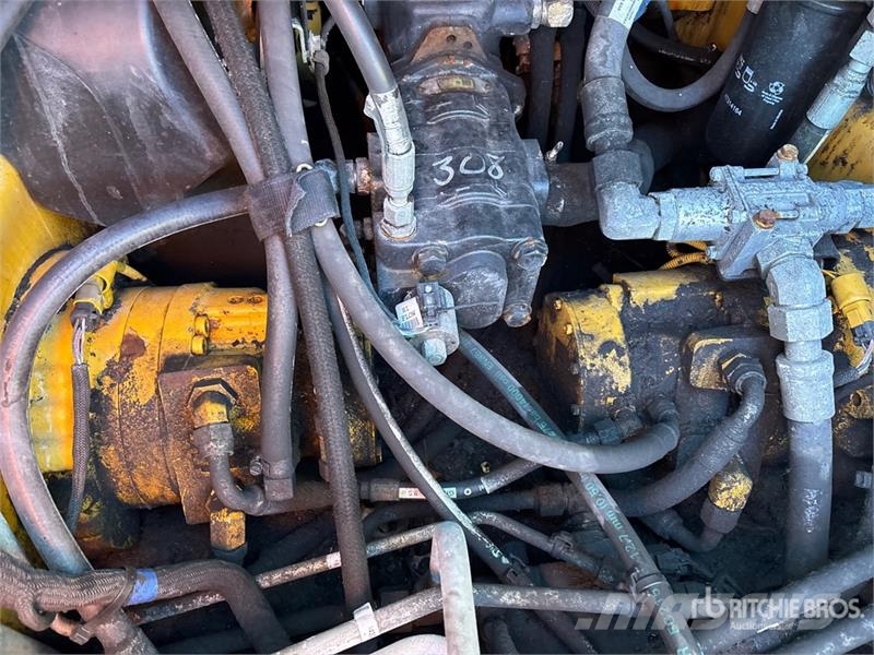 John Deere 330G Two-Speed Skid Steer Loader (Inoperable) Minicargadoras