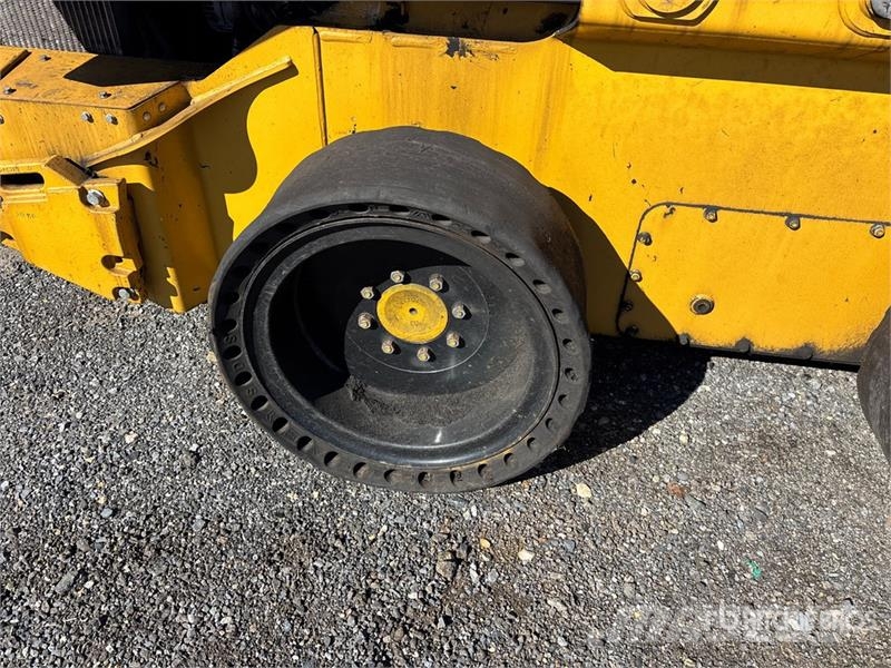 John Deere 330G Two-Speed Skid Steer Loader (Inoperable) Minicargadoras