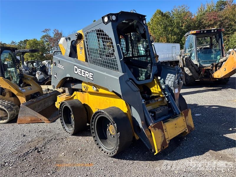 John Deere 330G Two-Speed Skid Steer Loader (Inoperable) Minicargadoras