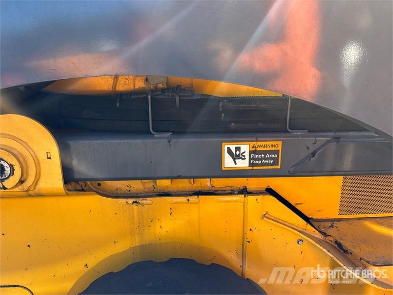 John Deere 330G Two-Speed Skid Steer Loader (Inoperable) Minicargadoras