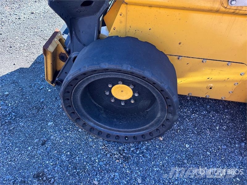 John Deere 330G Two-Speed Skid Steer Loader (Inoperable) Minicargadoras