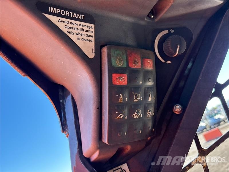 John Deere 330G Two-Speed Skid Steer Loader (Inoperable) Minicargadoras