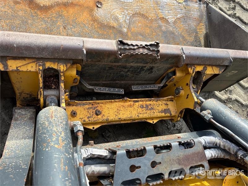 John Deere 331G Skid steer loderler