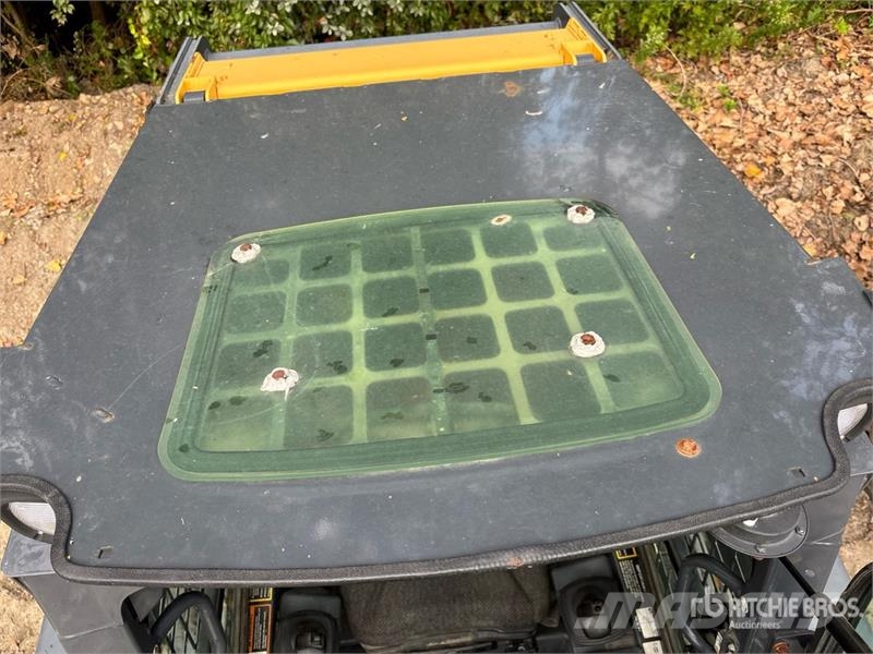 John Deere 331G Skid steer loderler