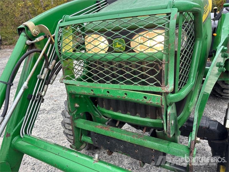 John Deere 3320 جرارات مدمجة