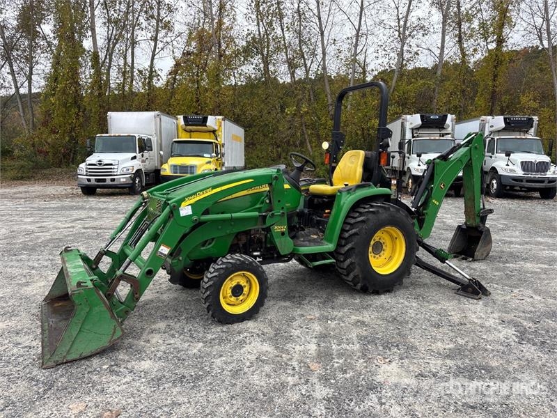 John Deere 3320 جرارات مدمجة
