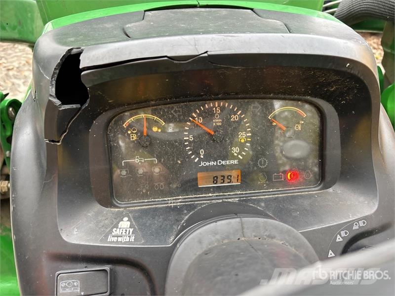 John Deere 3320 جرارات مدمجة
