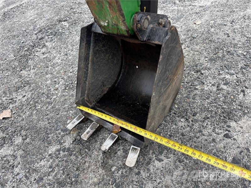 John Deere 3320 جرارات مدمجة