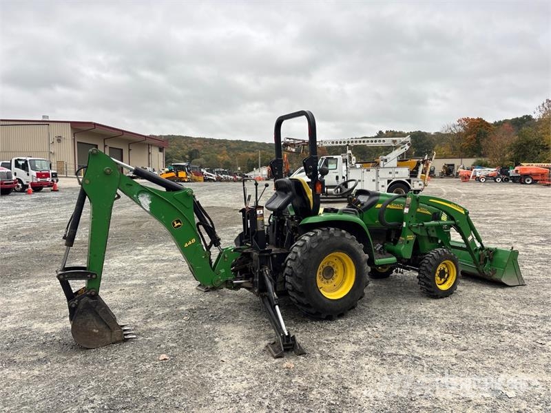 John Deere 3320 جرارات مدمجة