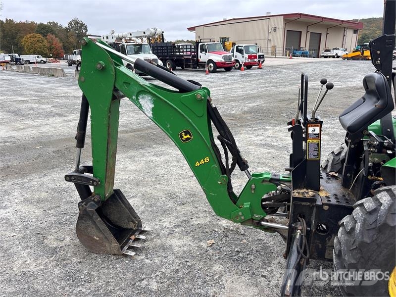John Deere 3320 جرارات مدمجة
