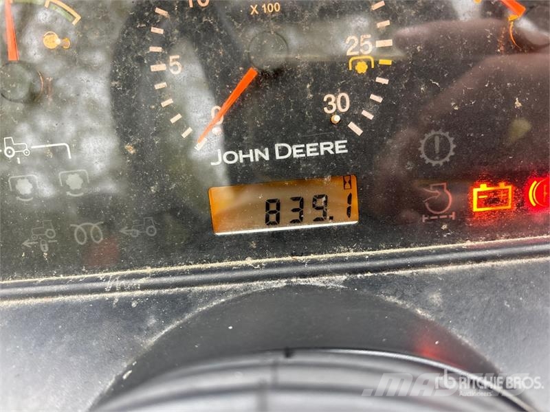 John Deere 3320 Коммунальные тракторы
