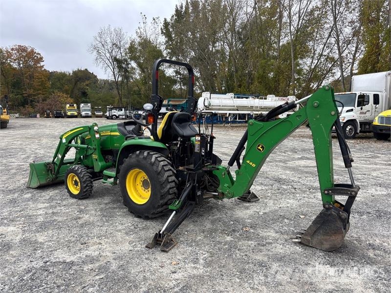 John Deere 3320 جرارات مدمجة
