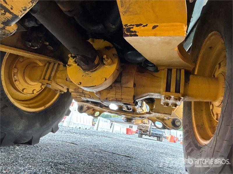 John Deere 410K Traktorgravere