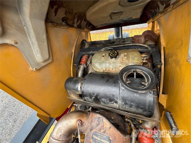John Deere 410K Traktorgravere
