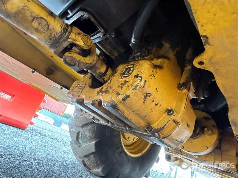 John Deere 410K Traktorgravere