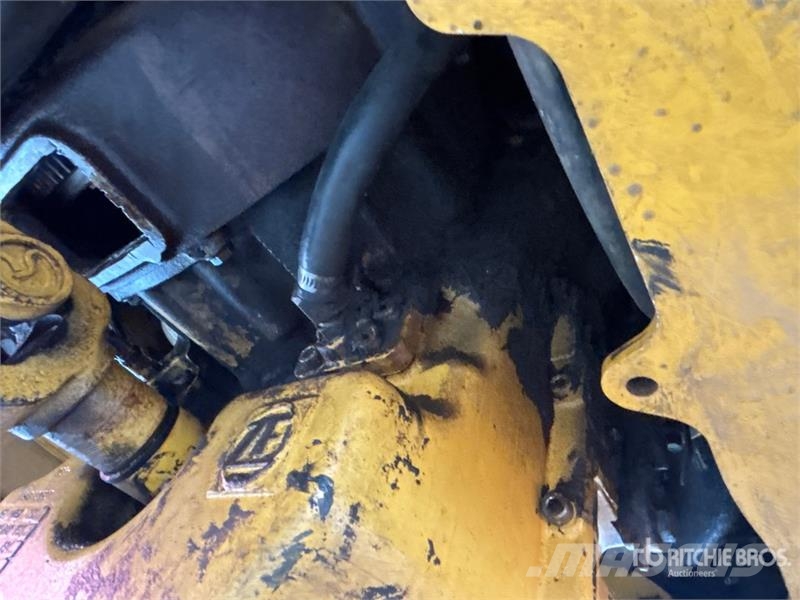 John Deere 410K Traktorgravere