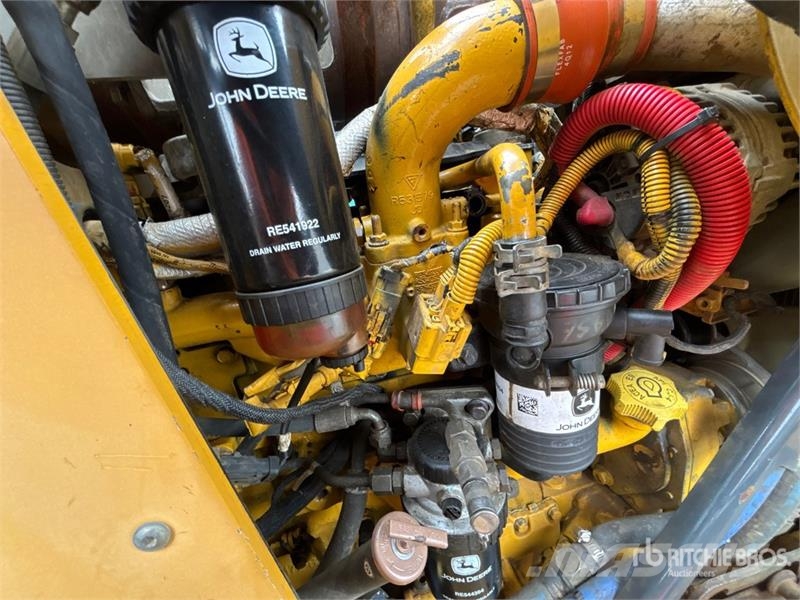 John Deere 410K Traktorgravere