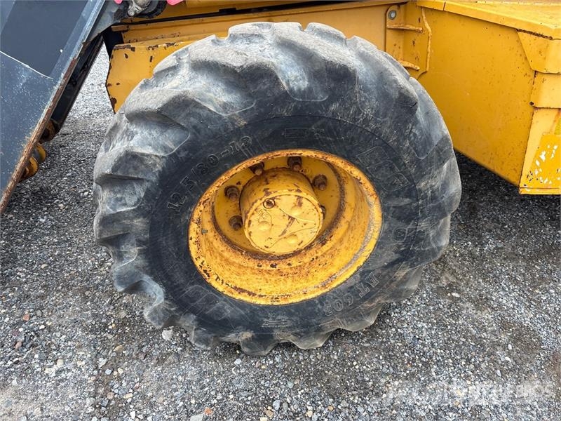 John Deere 410K Traktorgravere