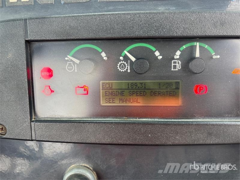 John Deere 410K Traktorgravere