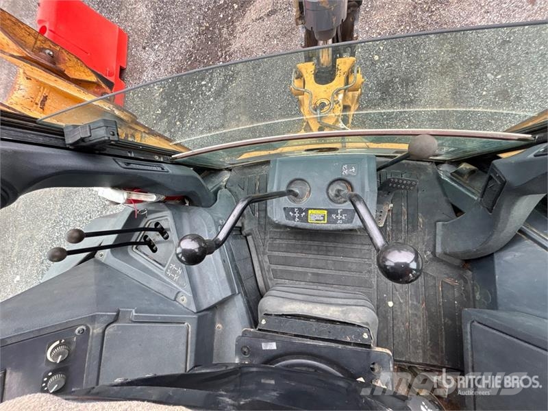 John Deere 410K Traktorgravere